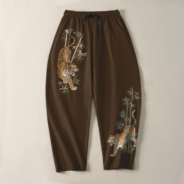 Buddha Stones Pantaloni da uomo affusolati in puro cotone con coulisse e motivo tigre e bambù, con tasche. - image 9