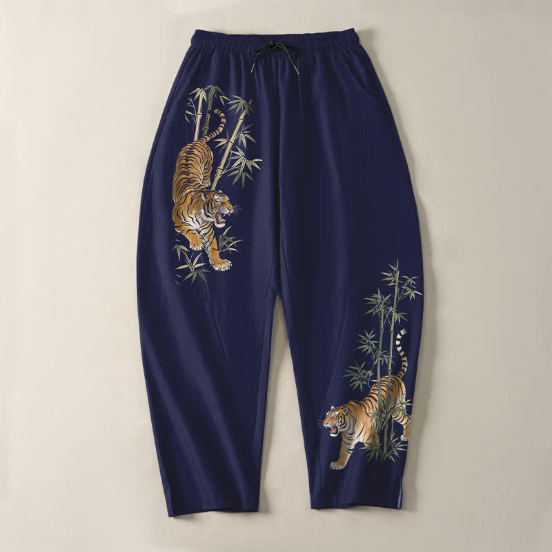 Buddha Stones Pantaloni da uomo affusolati in puro cotone con coulisse e motivo tigre e bambù, con tasche. - image 13