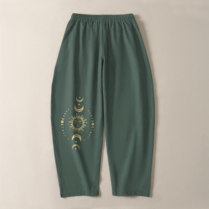 Buddha Stones Pantaloni da uomo affusolati in puro cotone con motivo celeste sole e luna e coulisse, con tasche. - image 3