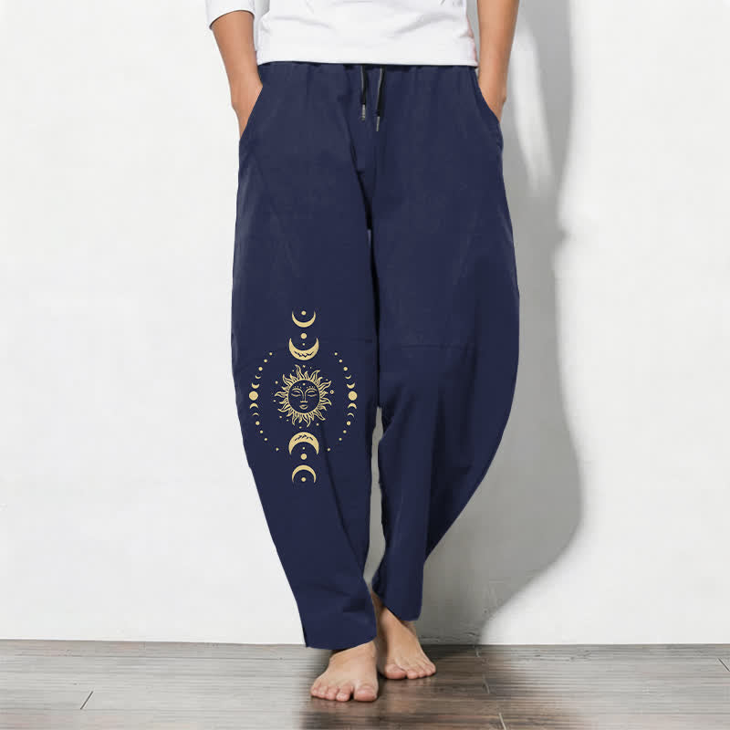 Buddha Stones Pantaloni da uomo affusolati in puro cotone con motivo celeste sole e luna e coulisse, con tasche. - Marina - US/UK/AU50, EU60 (5XL) - image 7