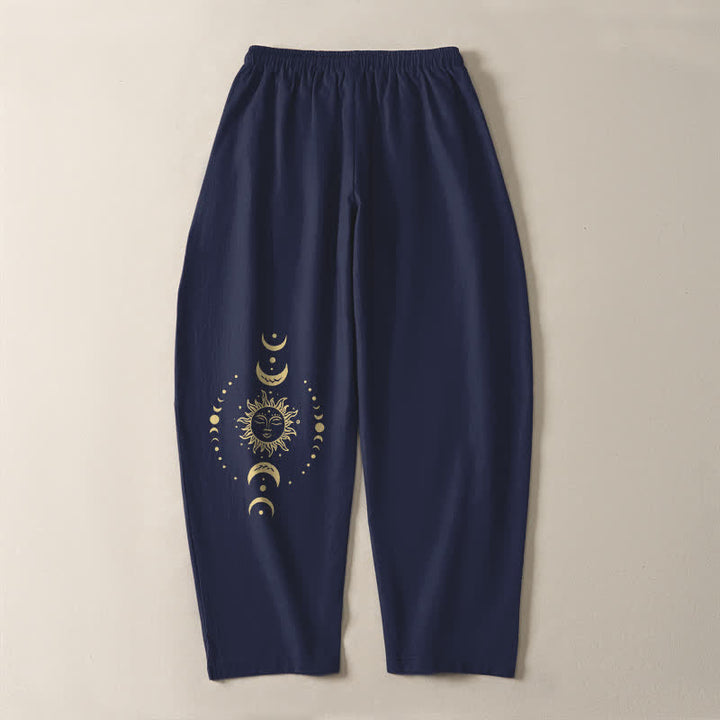 Buddha Stones Pantaloni da uomo affusolati in puro cotone con motivo celeste sole e luna e coulisse, con tasche. - image 10