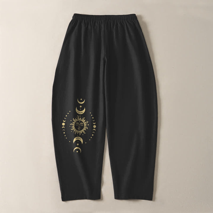 Buddha Stones Pantaloni da uomo affusolati in puro cotone con motivo celeste sole e luna e coulisse, con tasche. - image 14