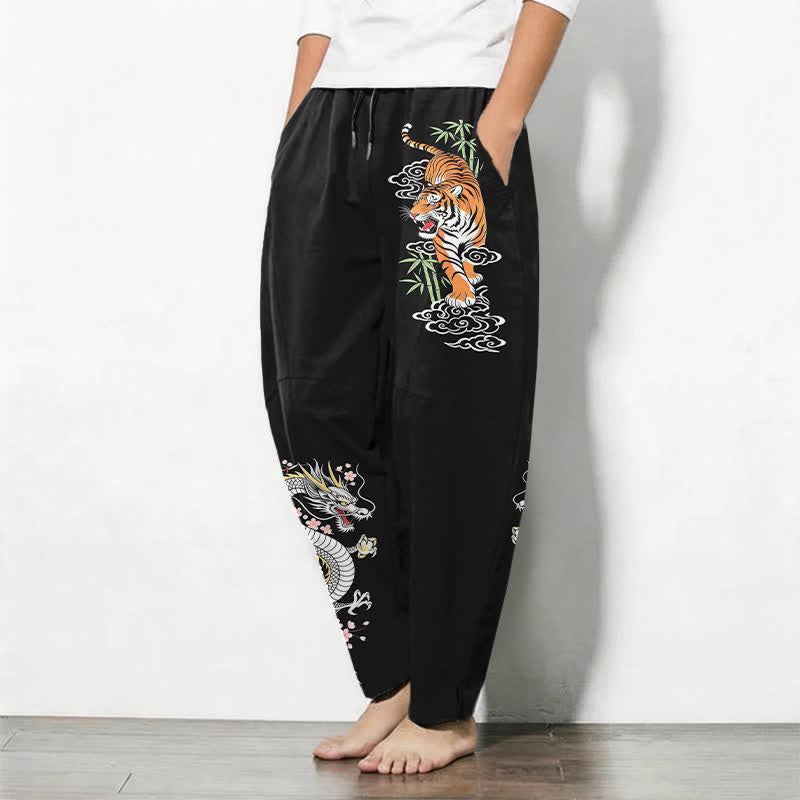 Buddha Stones Pantaloni da uomo affusolati con coulisse e tasche, in puro cotone, con stampa tigre e drago. - image 1