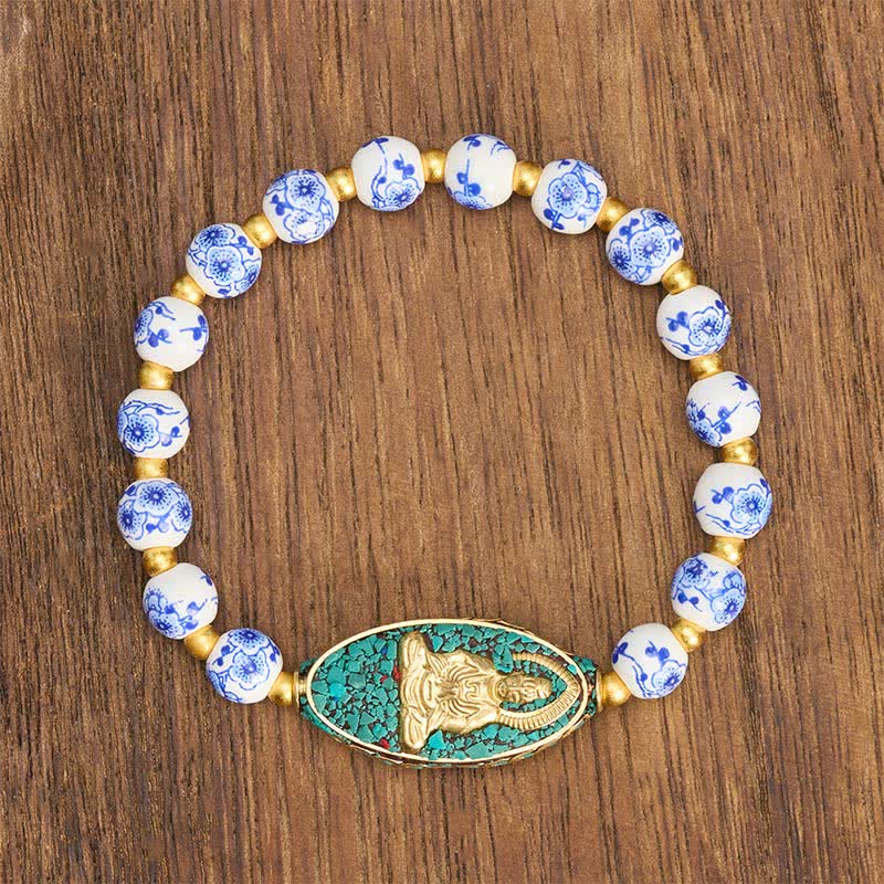 Buddha Stones Bracciale Serenity con Buddha in porcellana bianca e perline rotonde a motivi floreali blu - image 1