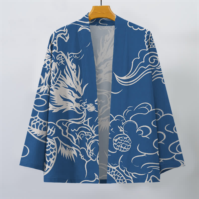 Buddha Stones Kimono da uomo in cotone bianco con motivo drago e nuvole, aperto sul davanti. - image 1