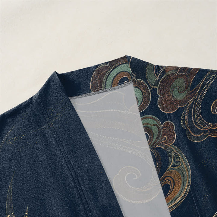 Buddha Stones Kimono da uomo in cotone con apertura frontale e motivo a gru dorate e nuvole. - image 3