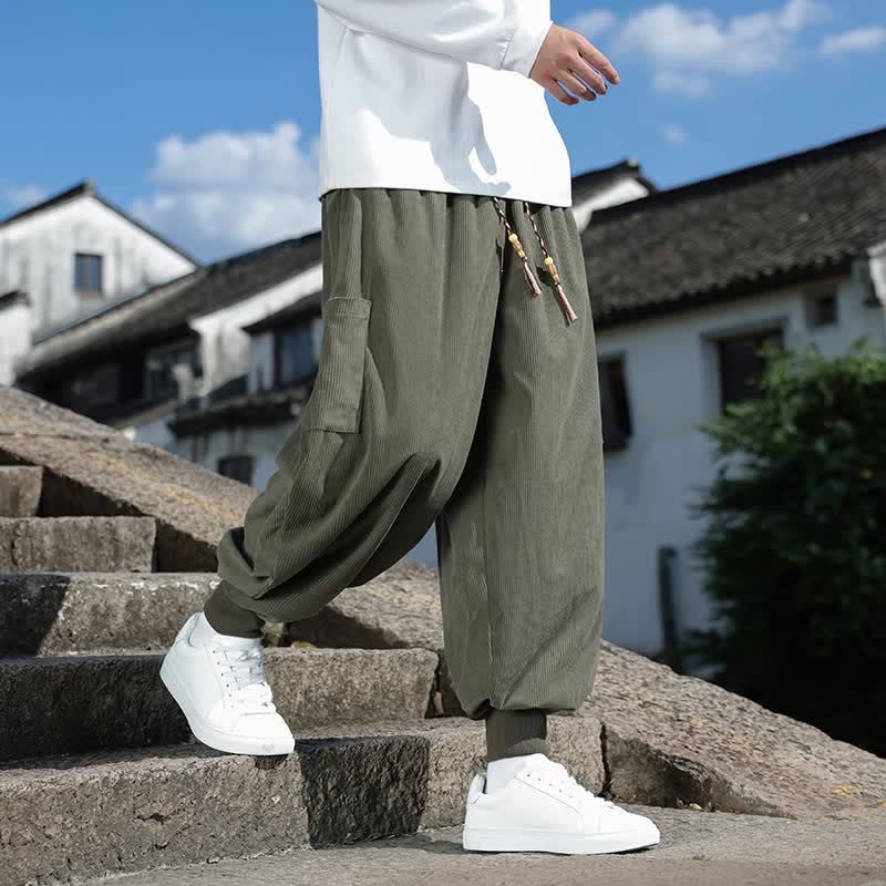Buddha Stones Pantaloni da uomo a gamba affusolata, stile vintage, con coulisse, per autunno/inverno, modello casual vintage, con tasche. - Verde oliva - US/UK/AU46, EU56 (5XL) - image 0
