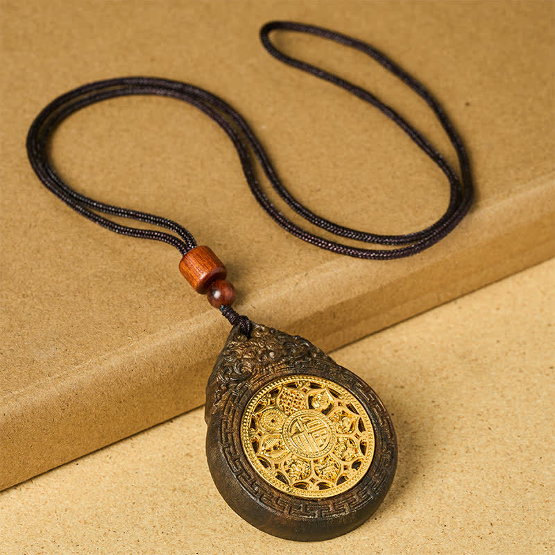 Buddha Stones Collana con ciondolo portafortuna in legno di sappanwood, intagliato a mano con il personaggio Fu, bestia di buon auspicio. - image 1