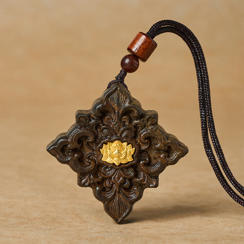 Buddha Stones Collana con ciondolo a forma quadrata intagliato a loto in legno di sappanwood, simbolo dell'illuminazione. - Loto di buon auspicio - image 0