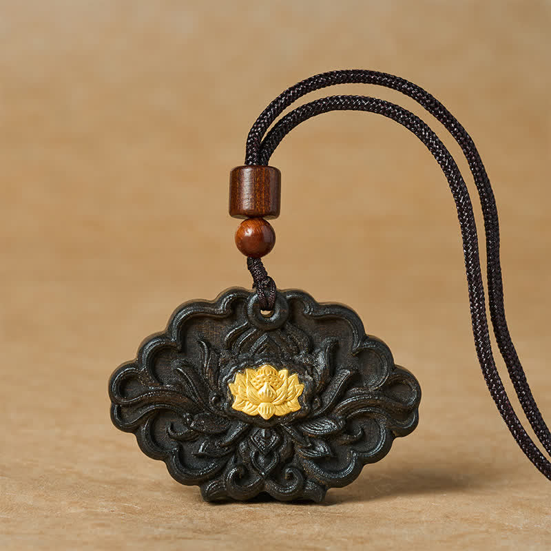 Buddha Stones Collana con ciondolo in legno di sappanwood raffigurante un loto intagliato in rilievo, simbolo dell'illuminazione. - Loto - image 0