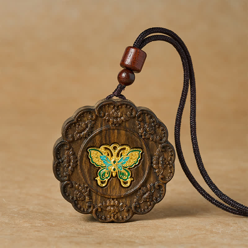 Buddha Stones Collana con ciondolo a farfalla in legno di sappanwood intagliato, trasformazione - Farfalla - image 0