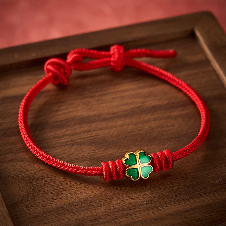 Buddha Stones Braccialetto portafortuna a forma di cuore con corda rossa intrecciata a mano e quadrifoglio verde. - image 1