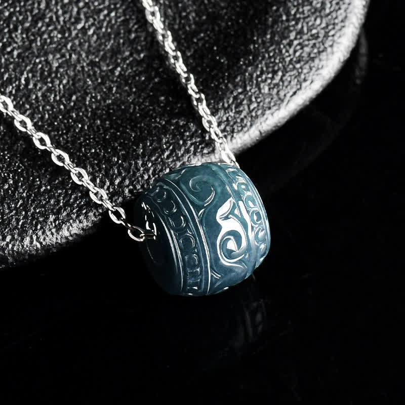 Buddha Stones Collana con ciondolo a barilotto Harmony inciso in giada e catena in acciaio al titanio - image 1