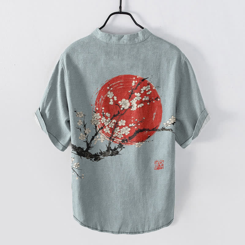 Buddha Stones Camicia da uomo a maniche corte con mezza abbottonatura, stampa a fiori di pruno e sole, in cotone e inchiostro. - image 6