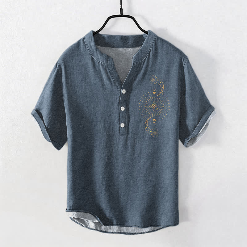 Buddha Stones Camicia da uomo a maniche corte con mezza abbottonatura, in cotone, con motivo sole, luna e stelle. - SteelBlue - US/UK/AU50, EU60 (5XL) - image 0
