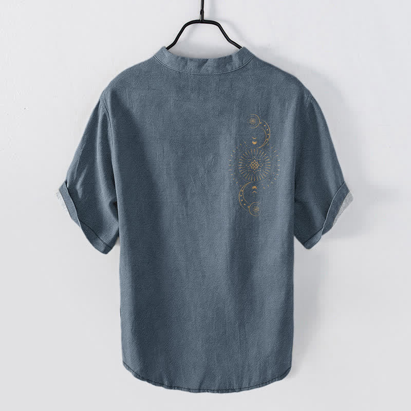 Buddha Stones Camicia da uomo a maniche corte con mezza abbottonatura, in cotone, con motivo sole, luna e stelle. - image 1