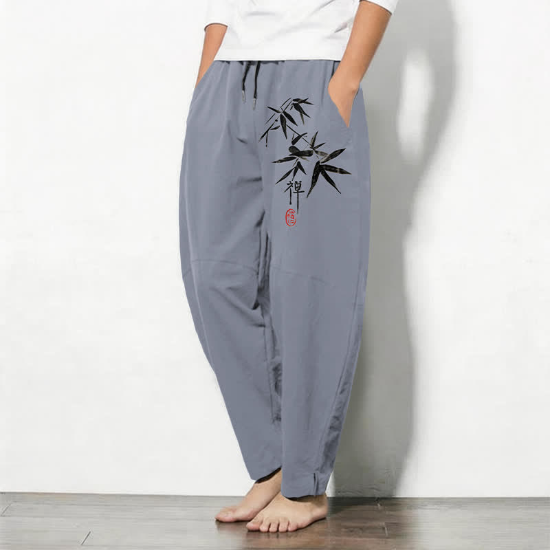 Buddha Stones Pantaloni da uomo affusolati in puro cotone con motivo a foglie di bambù Zen e coulisse, con tasche. - image 1