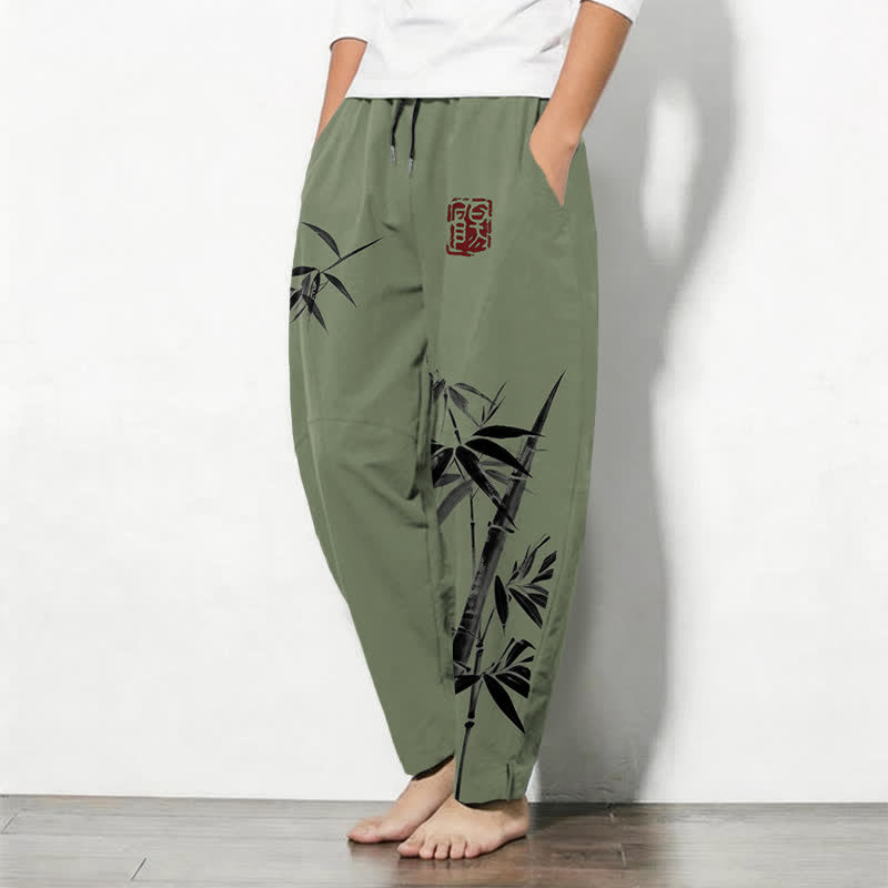 Buddha Stones Pantaloni da uomo affusolati con coulisse e tasche, in puro cotone, con stampa a inchiostro orientale e motivo bambù. - image 8