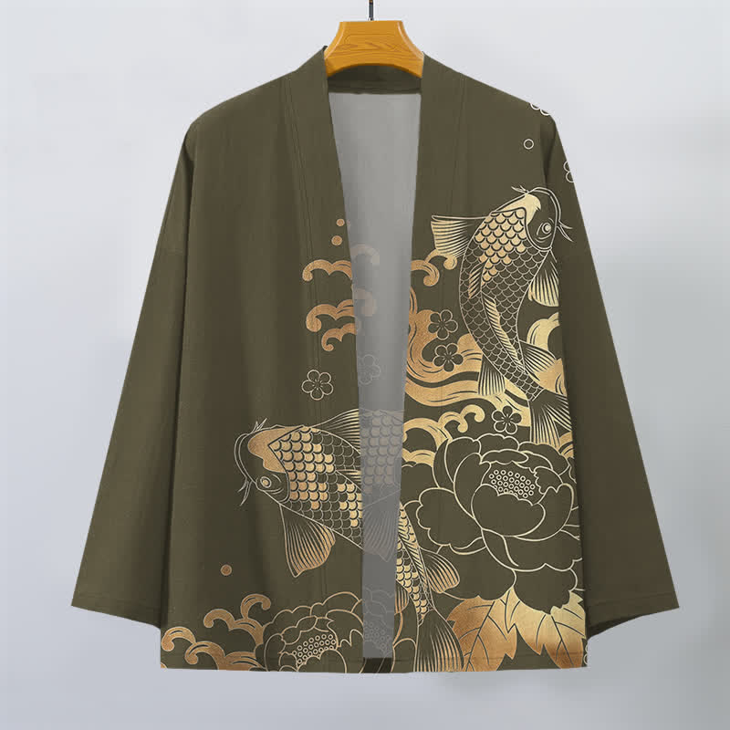 Buddha Stones Kimono da uomo in cotone con motivo floreale e carpe koi dorate, aperto sul davanti. - image 1