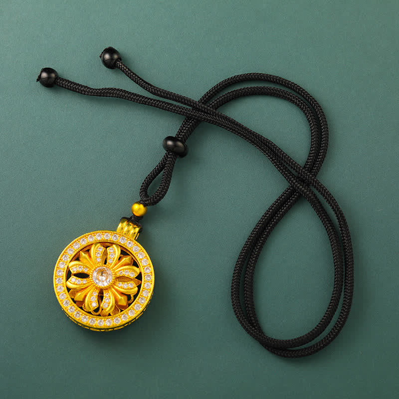 Buddha Stones Collana con ciondolo rotondo a forma di fiore di iris girevole in ottone placcato oro - Cordone nero - image 6