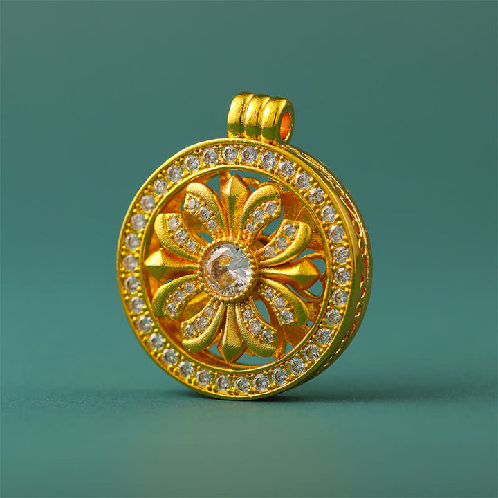 Buddha Stones Collana con ciondolo rotondo a forma di fiore di iris girevole in ottone placcato oro - image 10