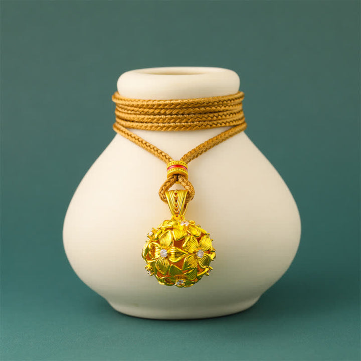 Buddha Stones Collana con pendente a forma di ortensia traforata in ottone placcato oro - image 2