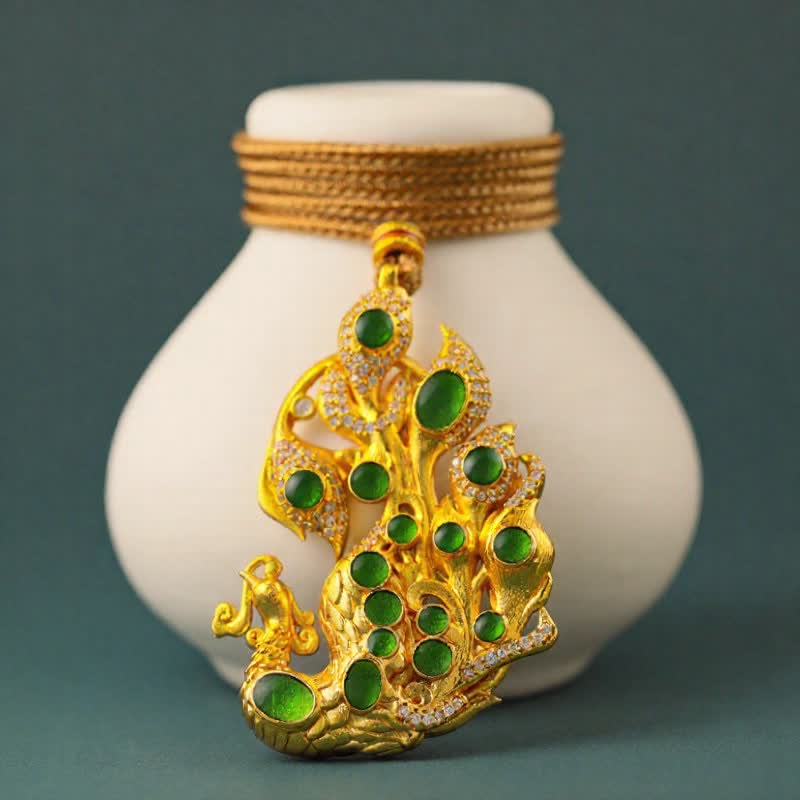 Buddha Stones Collana con pavone in ottone placcato oro, simbolo di autostima. - image 2
