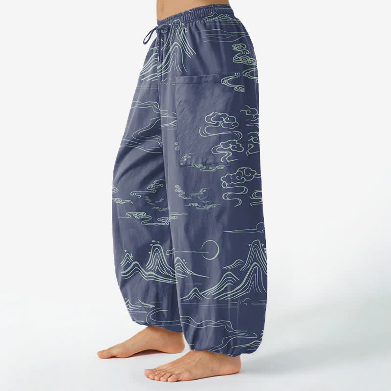 Buddha Stones Pantaloni harem da donna in cotone con motivo montagne e nuvole orientali, vita elasticizzata e tasche laterali. - image 11