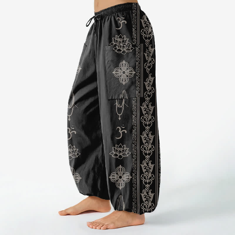 Buddha Stones Pantaloni harem da donna in cotone con elastico in vita e tasche laterali, con motivo a fiori di loto, doppio Dorje Vajra Namaste OM. - image 1