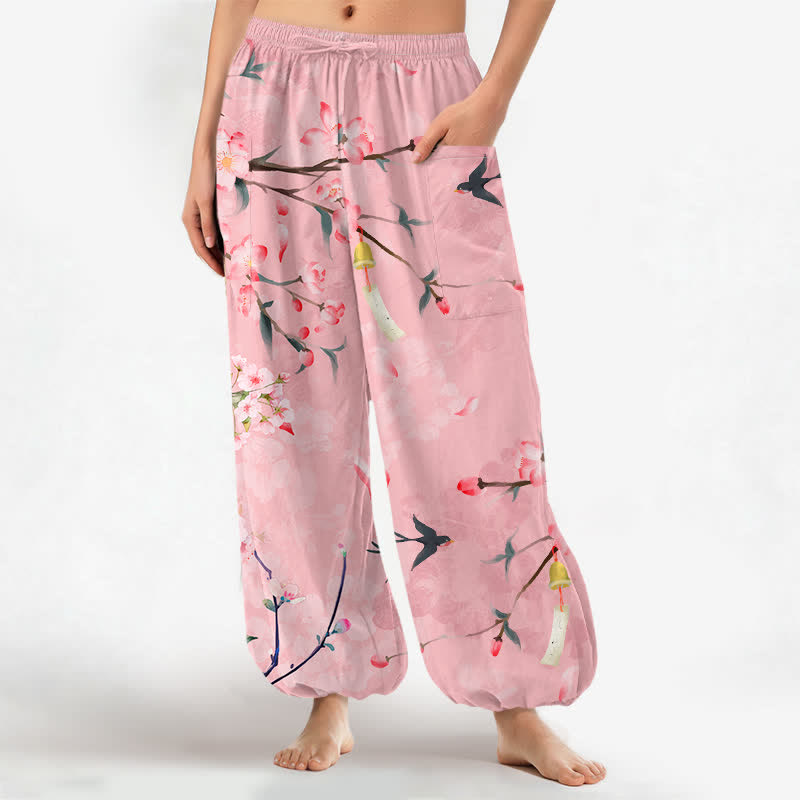 Buddha Stones Pantaloni harem da donna in cotone con elastico in vita e motivo di fiori di pesco e uccelli in volo, con tasche laterali. - Rosa chiaro - US16, UK/AU20, EU48 (3XL) - image 7