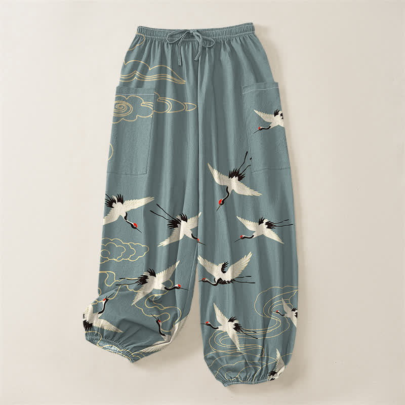 Buddha Stones Pantaloni harem da donna in cotone con elastico in vita e tasche laterali, fantasia orientale bianca con gru e nuvole. - image 3