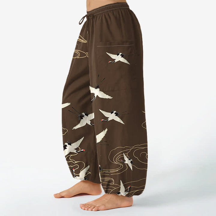 Buddha Stones Pantaloni harem da donna in cotone con elastico in vita e tasche laterali, fantasia orientale bianca con gru e nuvole. - image 8