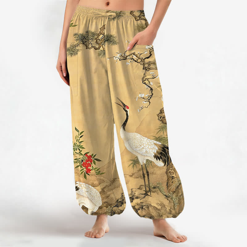 Buddha Stones Pantaloni harem da donna in cotone con motivo a gru orientali e fiori di pino, vita elasticizzata e tasche laterali. - Verga d'oro pallida - US16, UK/AU20, EU48 (3XL) - image 0