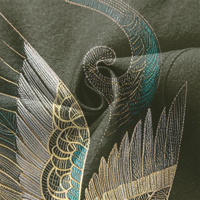 Buddha Stones Kimono da uomo in cotone con motivo gru dorata e nuvole marine, aperto sul davanti. - image 5