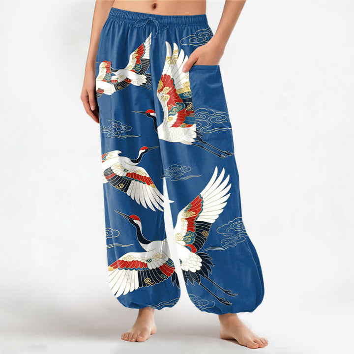 Buddha Stones Pantaloni harem da donna in cotone con motivo a gru e nuvole orientali, vita elasticizzata e tasche laterali. - Blu fiordaliso - US16, UK/AU20, EU48 (3XL) - image 0