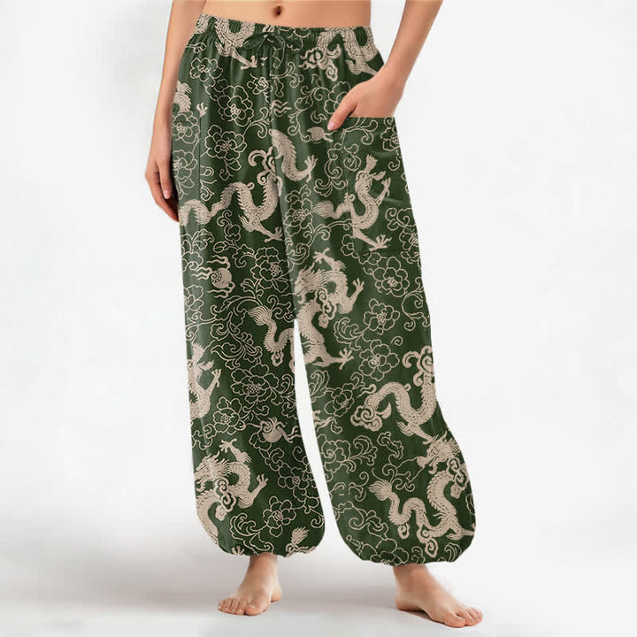 Buddha Stones Pantaloni harem da donna in cotone con elastico in vita e motivo floreale a drago dorato, con tasche laterali. - Verde studentesco - US16, UK/AU20, EU48 (3XL) - image 7