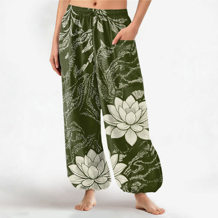 Buddha Stones Pantaloni harem da donna in cotone con motivo botanico di loto e vita elasticizzata, con tasche laterali. - Verde oliva scuro - US16, UK/AU20, EU48 (3XL) - image 0