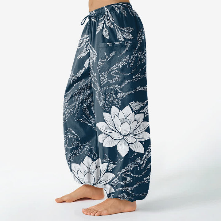Buddha Stones Pantaloni harem da donna in cotone con motivo botanico di loto e vita elasticizzata, con tasche laterali. - image 11
