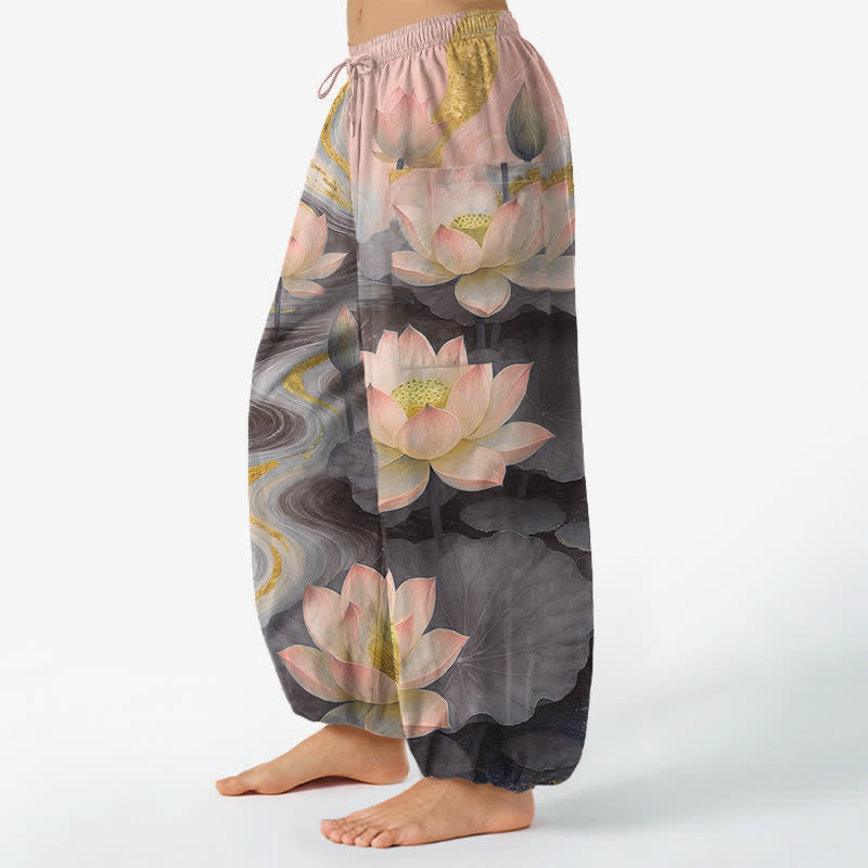 Buddha Stones Pantaloni harem da donna in cotone con stampa effetto loto e lavaggio a inchiostro, con elastico in vita e tasche laterali. - image 8