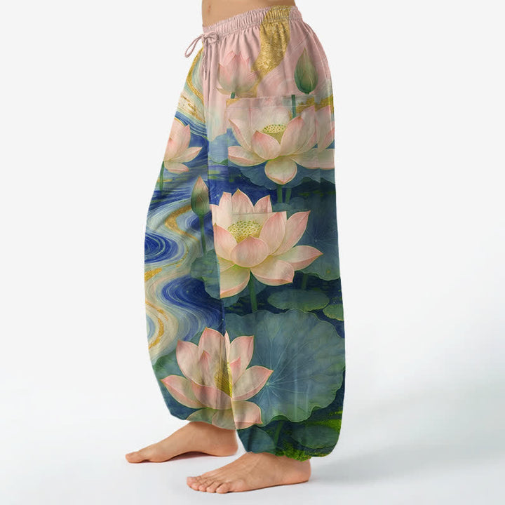 Buddha Stones Pantaloni harem da donna in cotone con stampa effetto loto e lavaggio a inchiostro, con elastico in vita e tasche laterali. - image 11