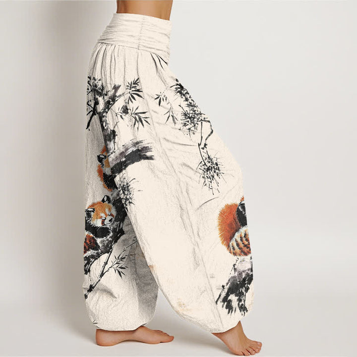 Buddha Stones Pantaloni harem da donna in cotone con stampa panda rosso e motivo bambù, con elastico in vita. - image 1