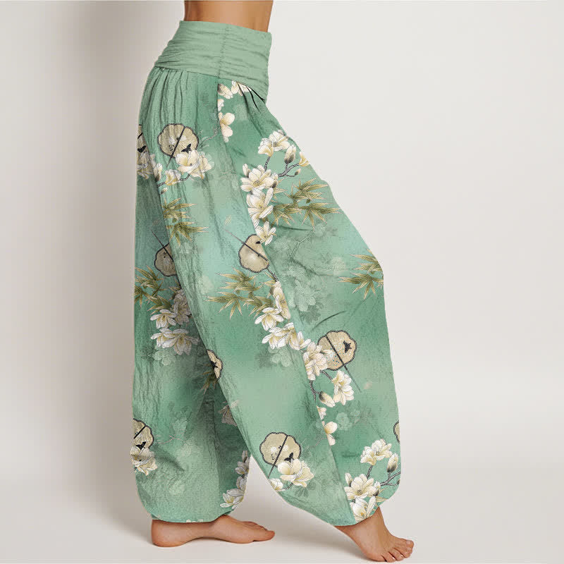 Buddha Stones Pantaloni harem da donna con elastico in vita e fantasia a foglie di fiori bianchi, modello Cotton Fans. - image 9