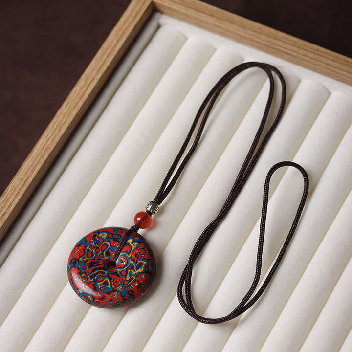 Buddha Stones Collana con ciondolo a forma di fibbia della pace e cordino intrecciato - Schema di colori rosso e blu con motivo casuale - image 10