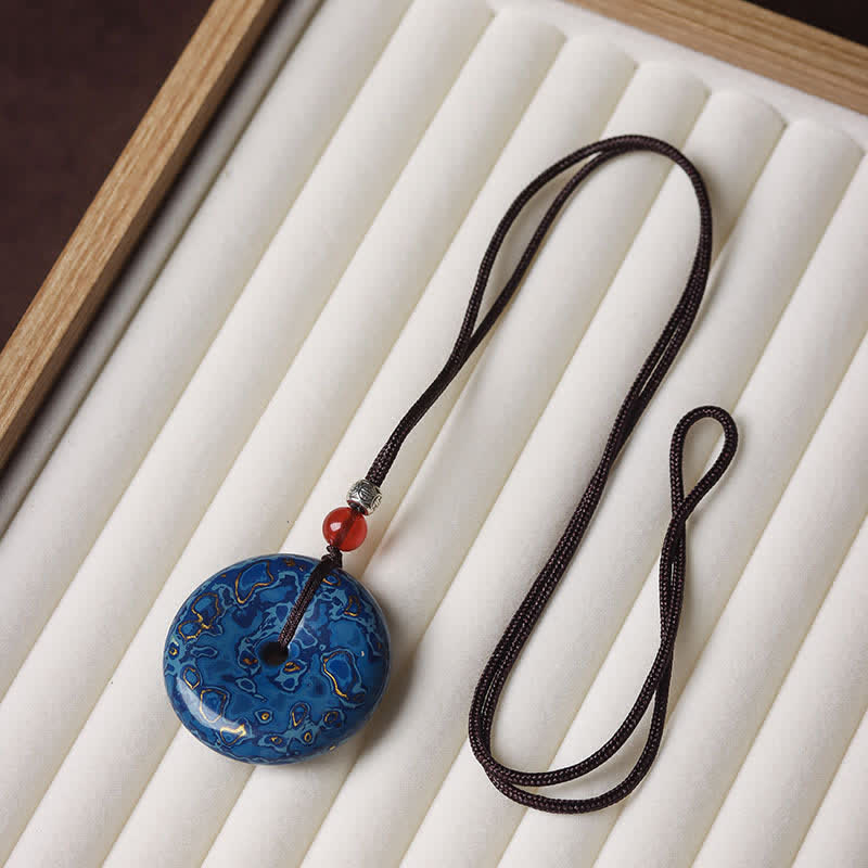 Buddha Stones Collana con ciondolo a forma di fibbia della pace e cordino intrecciato - Schema di colori blu con motivo casuale - image 1