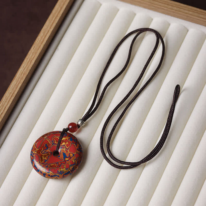 Buddha Stones Collana con ciondolo a forma di fibbia della pace e cordino intrecciato - Schema di colori rossi con motivo casuale - image 2