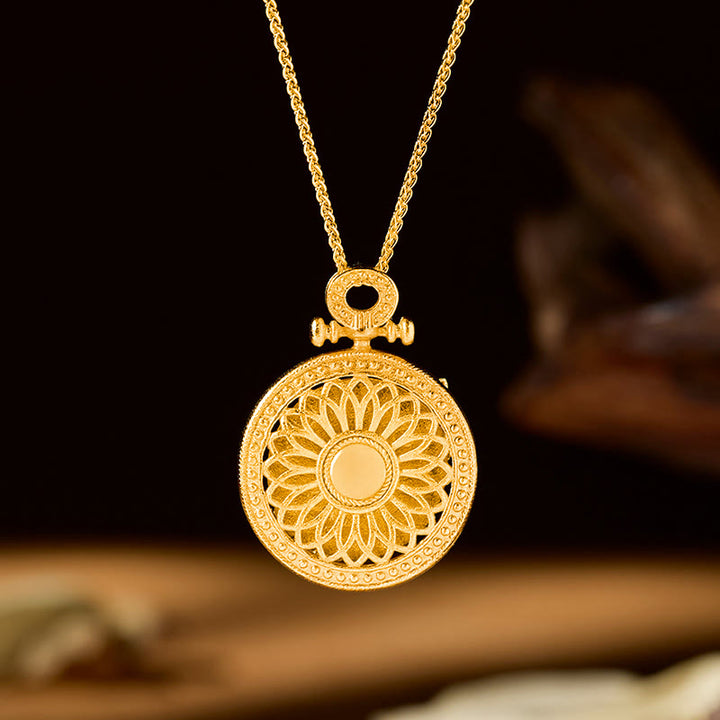 Buddha Stones Collana con ciondolo rotondo girevole a forma di farfalla trasformabile in rame placcato oro. - image 3