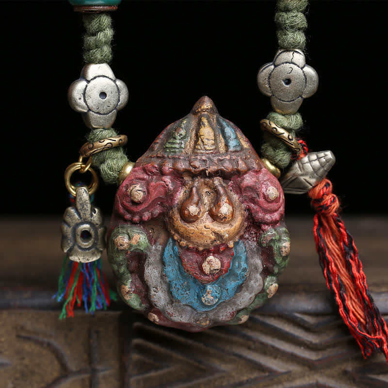 Buddha Stones Collana con ciondolo a forma di nappa intagliata e dipinta in stile tibetano Tsa-tsa, ideale come punto di radicamento. - image 1