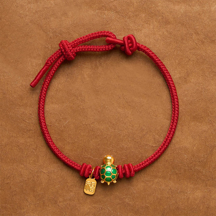 Buddha Stones Braccialetto portafortuna con tartaruga e cordino rosso, personaggio Fu. - Rosso scuro - 6,7–7,5 pollici/17–19 cm - Personaggio Square Fu - image 0