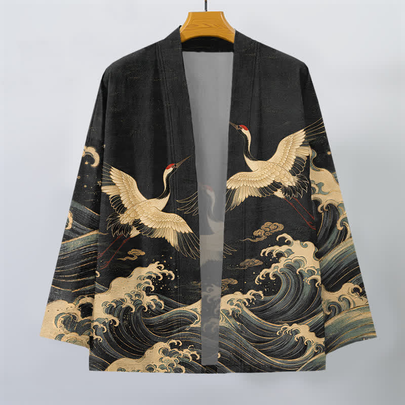 Buddha Stones Kimono da uomo in cotone con motivo a onde dorate e stampa gru, aperto sul davanti. - image 1