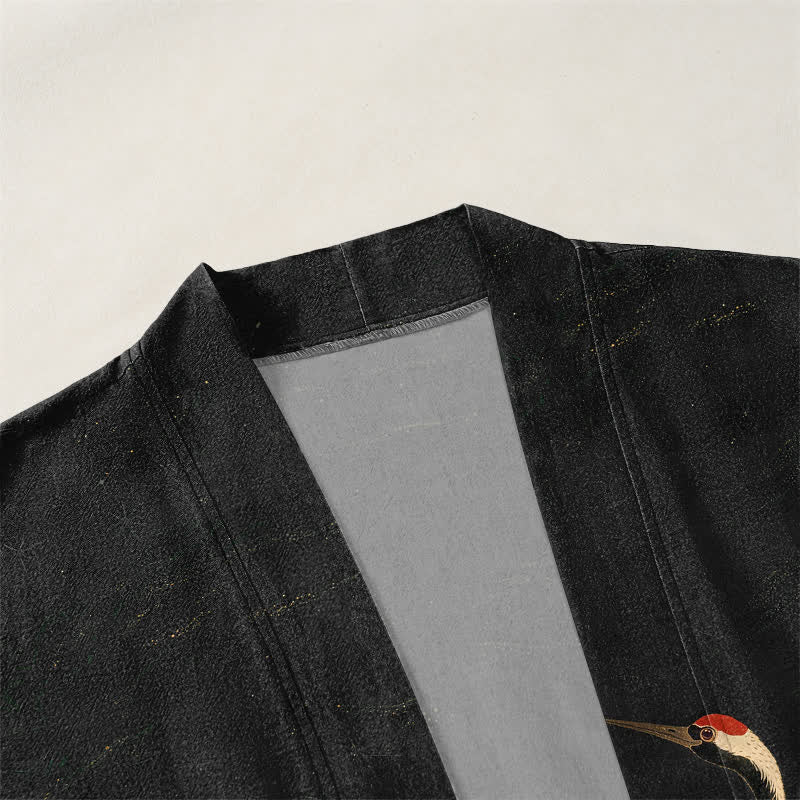 Buddha Stones Kimono da uomo in cotone con motivo a onde dorate e stampa gru, aperto sul davanti. - image 3